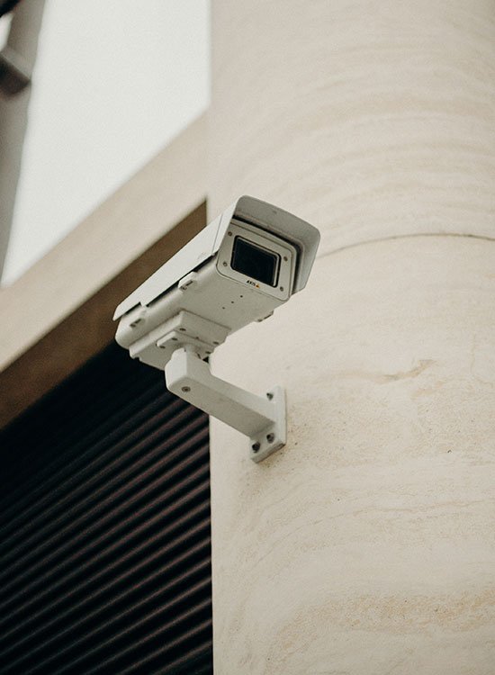 Confiez l'installation du système de surveillance à votre électricien certifié