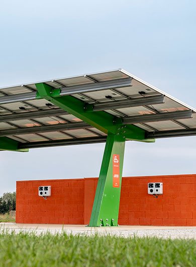 Borne de recharge dans un camping